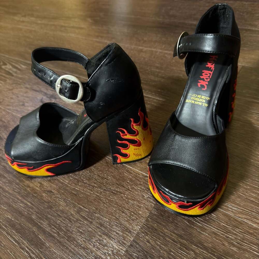 Super Crazy Rare Hot Topic Flame Embroidered Flame Platform Heels Size 6